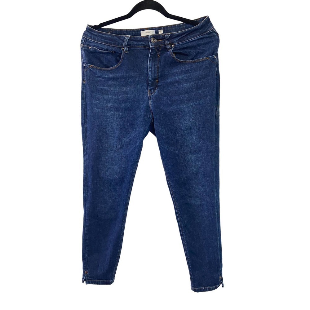 a loves a straight leg jeans size 31